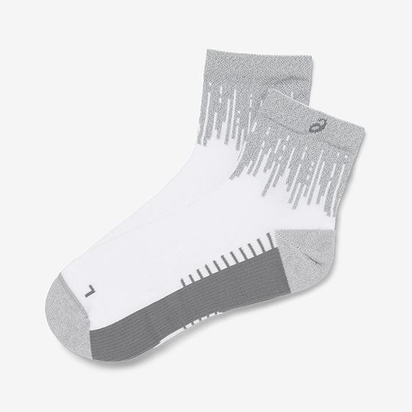 퍼포먼스 런 쿼터 삭스